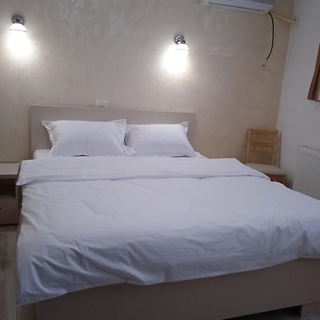 Hotel Marina srl Bucarest Esterno foto