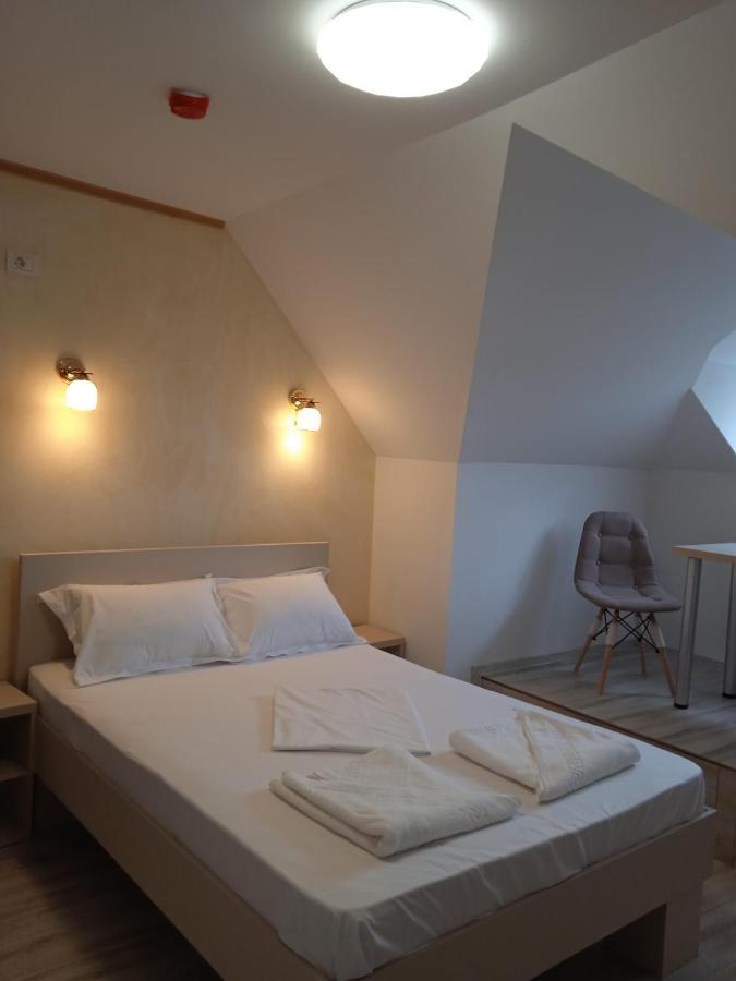Hotel Marina srl Bucarest Esterno foto