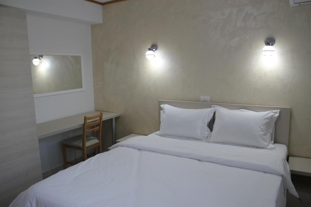 Hotel Marina srl Bucarest Esterno foto