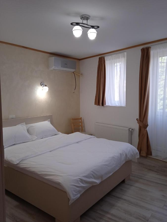 Hotel Marina srl Bucarest Esterno foto