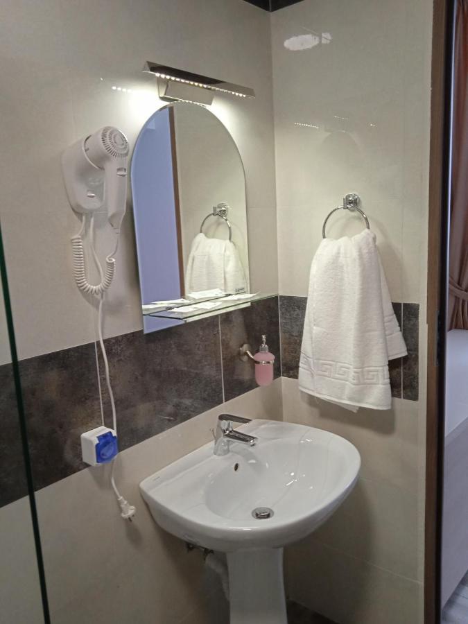 Hotel Marina srl Bucarest Esterno foto