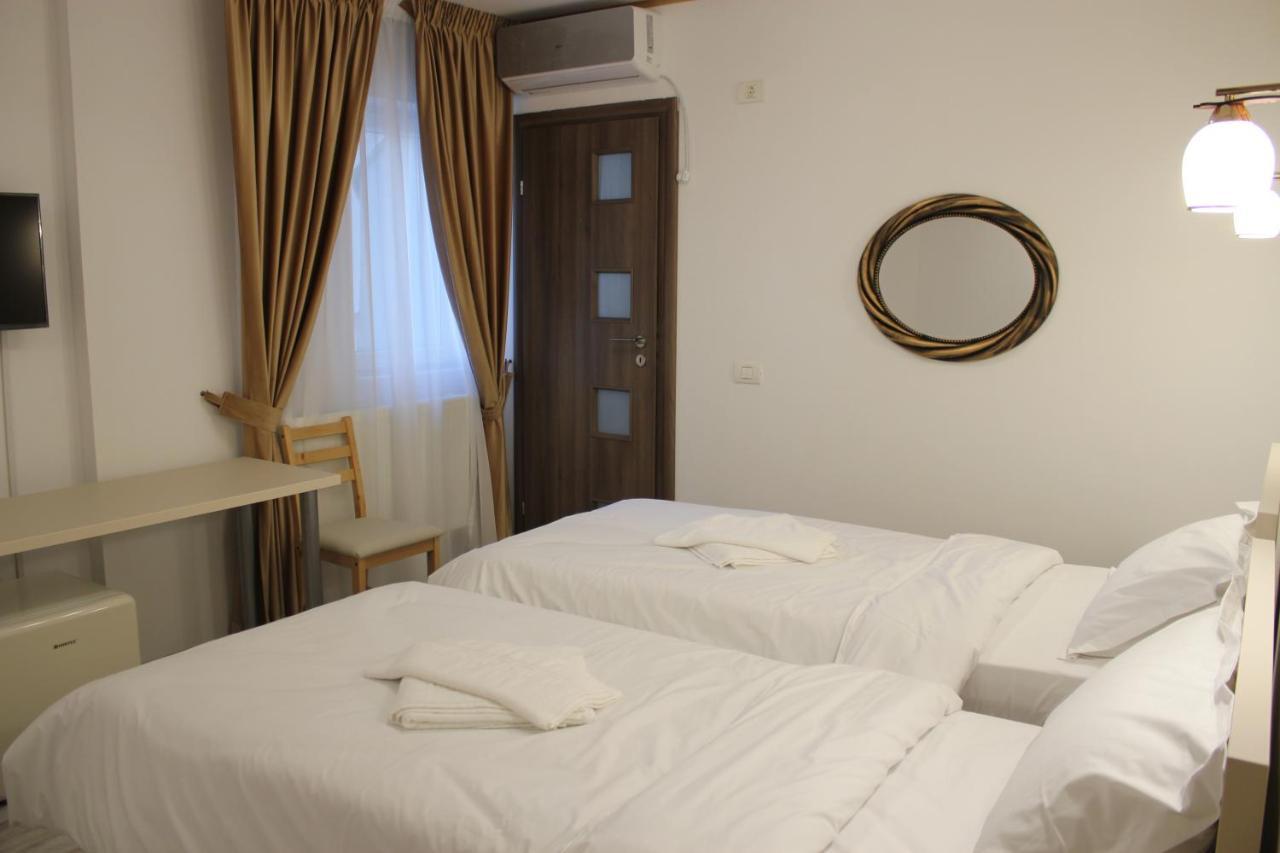 Hotel Marina srl Bucarest Esterno foto