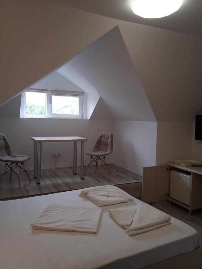 Hotel Marina srl Bucarest Esterno foto