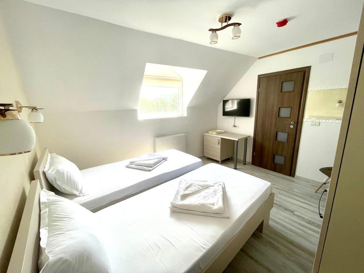 Hotel Marina srl Bucarest Esterno foto