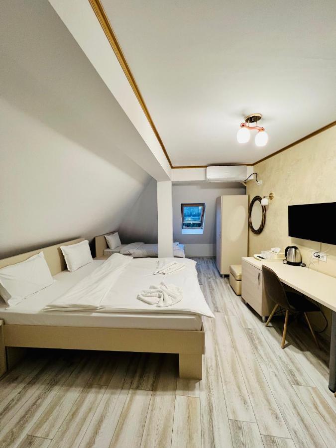 Hotel Marina srl Bucarest Esterno foto