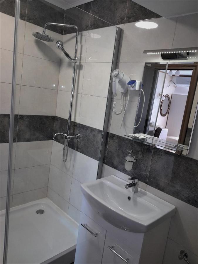 Hotel Marina srl Bucarest Esterno foto