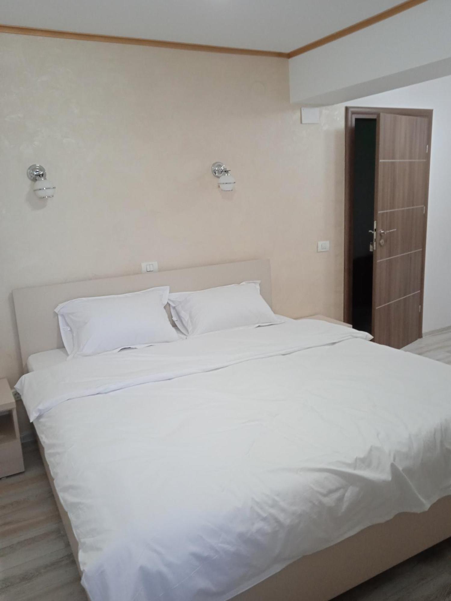Hotel Marina srl Bucarest Esterno foto