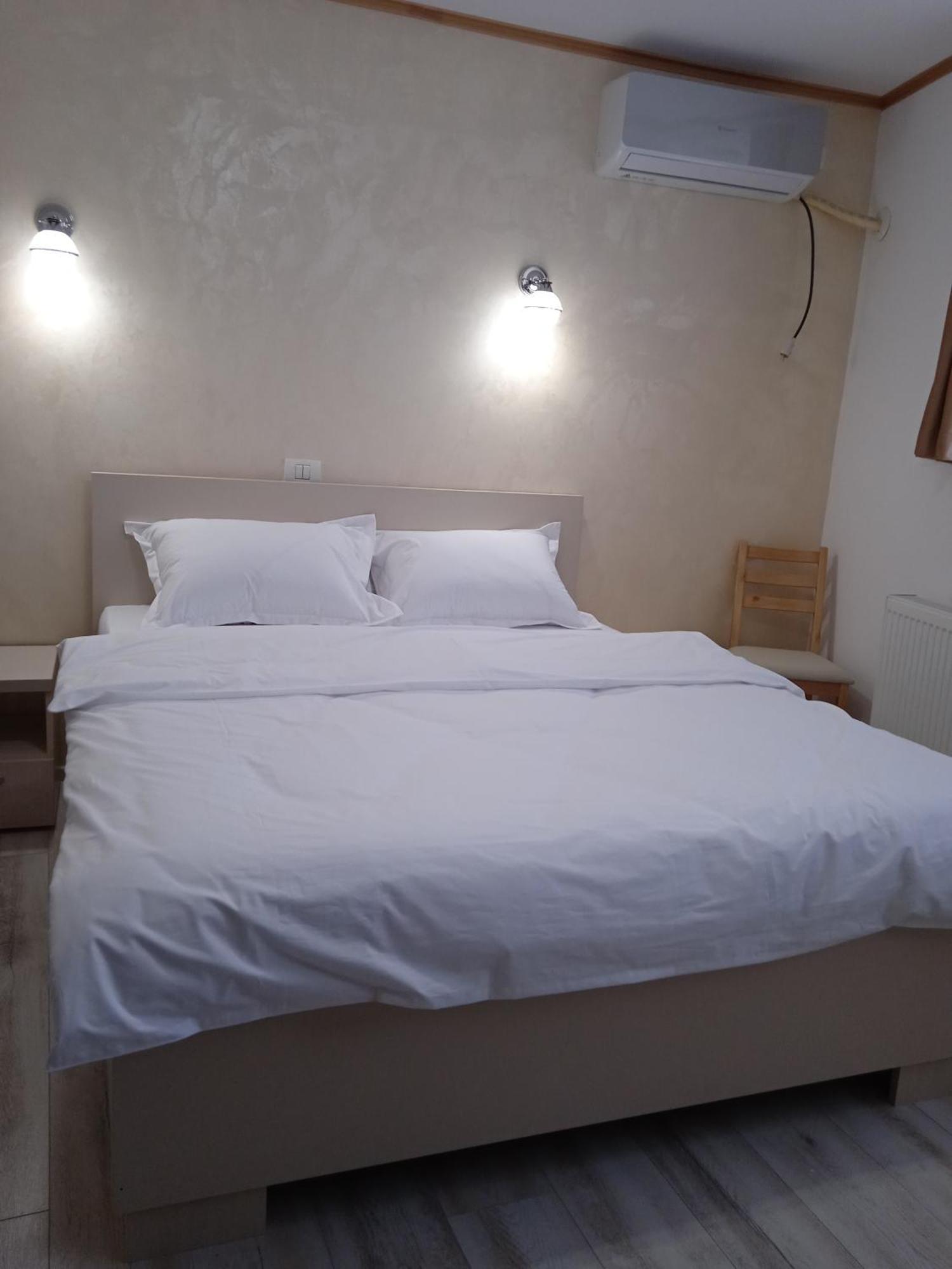 Hotel Marina srl Bucarest Esterno foto