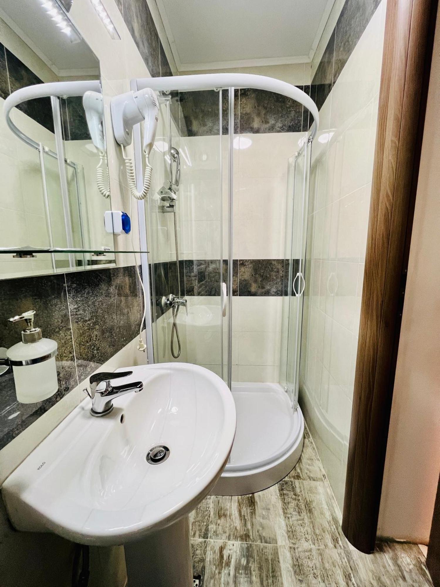 Hotel Marina srl Bucarest Esterno foto