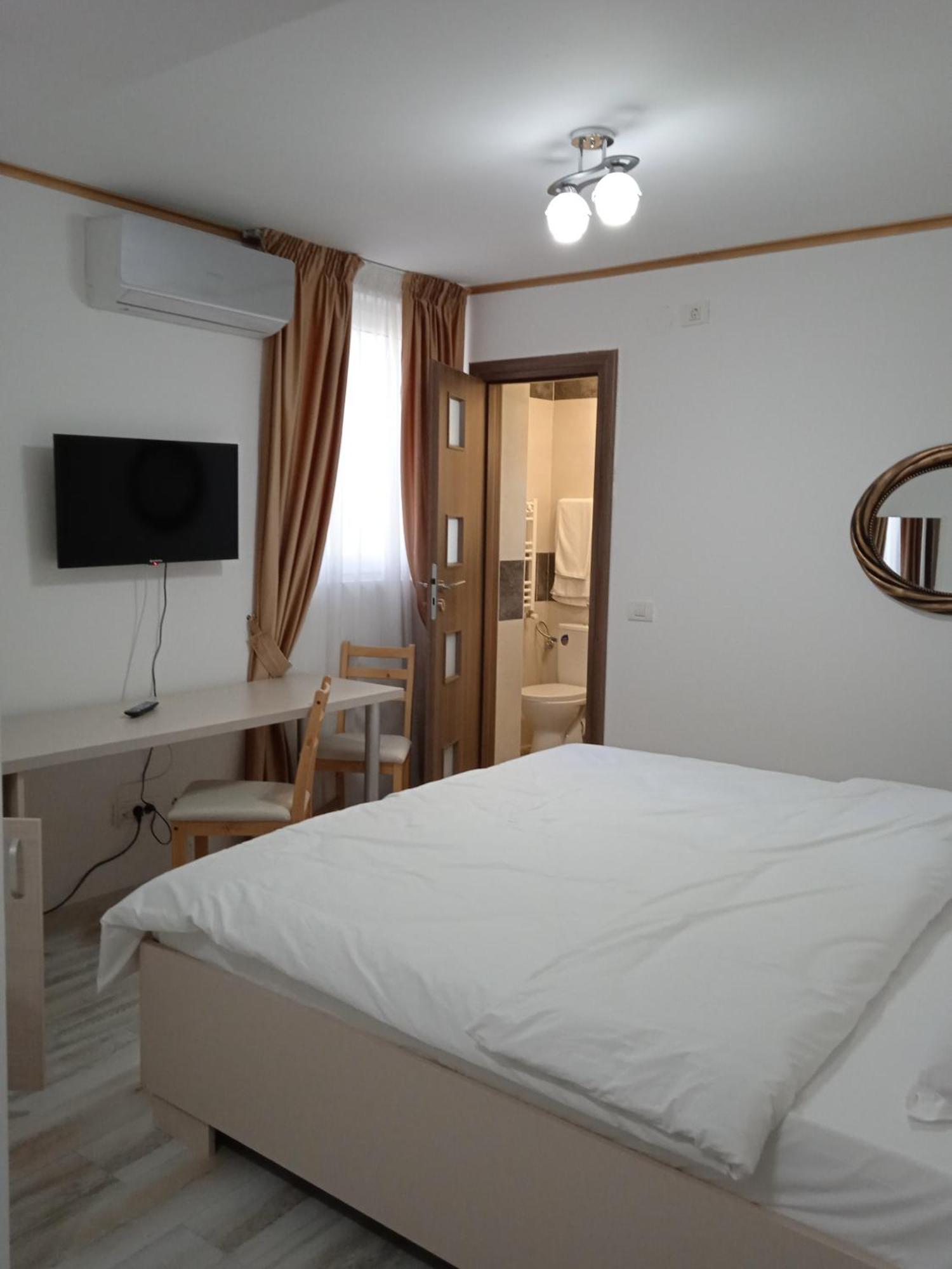 Hotel Marina srl Bucarest Esterno foto
