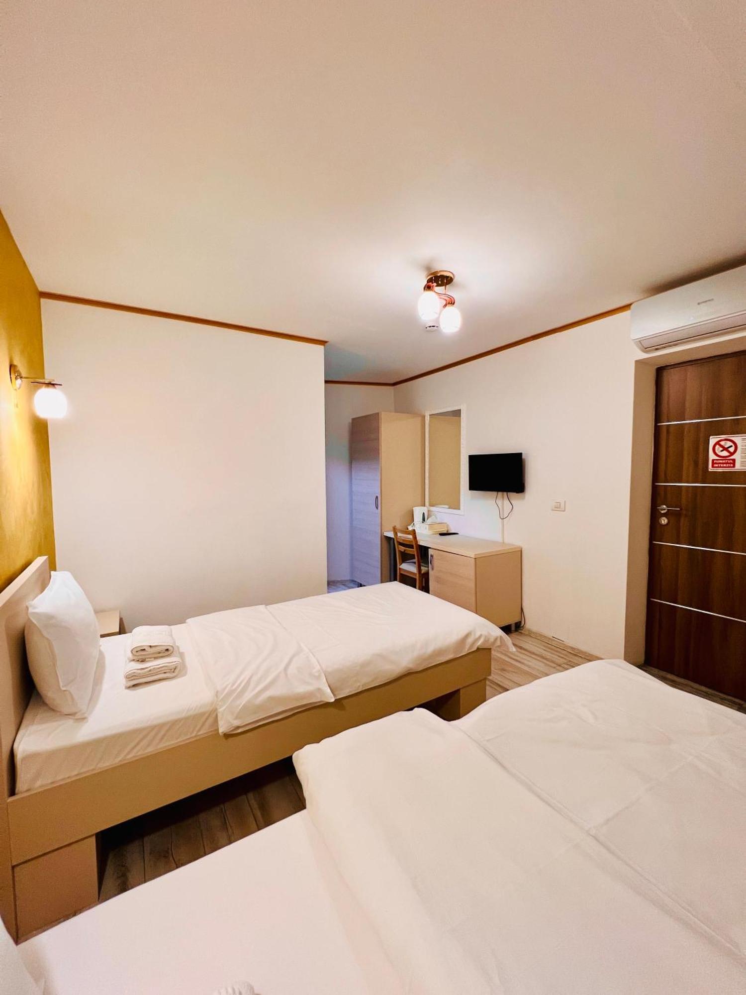 Hotel Marina srl Bucarest Esterno foto