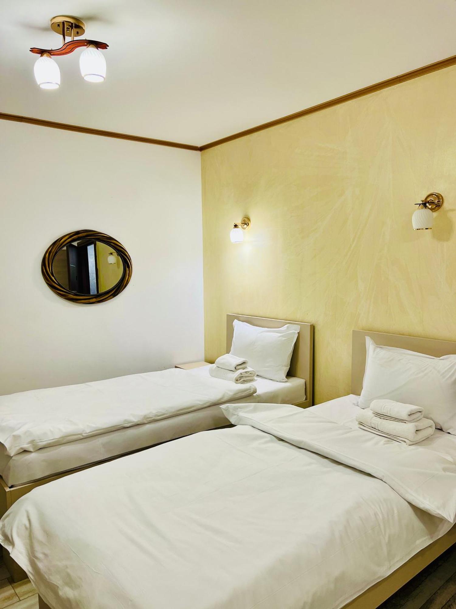 Hotel Marina srl Bucarest Esterno foto