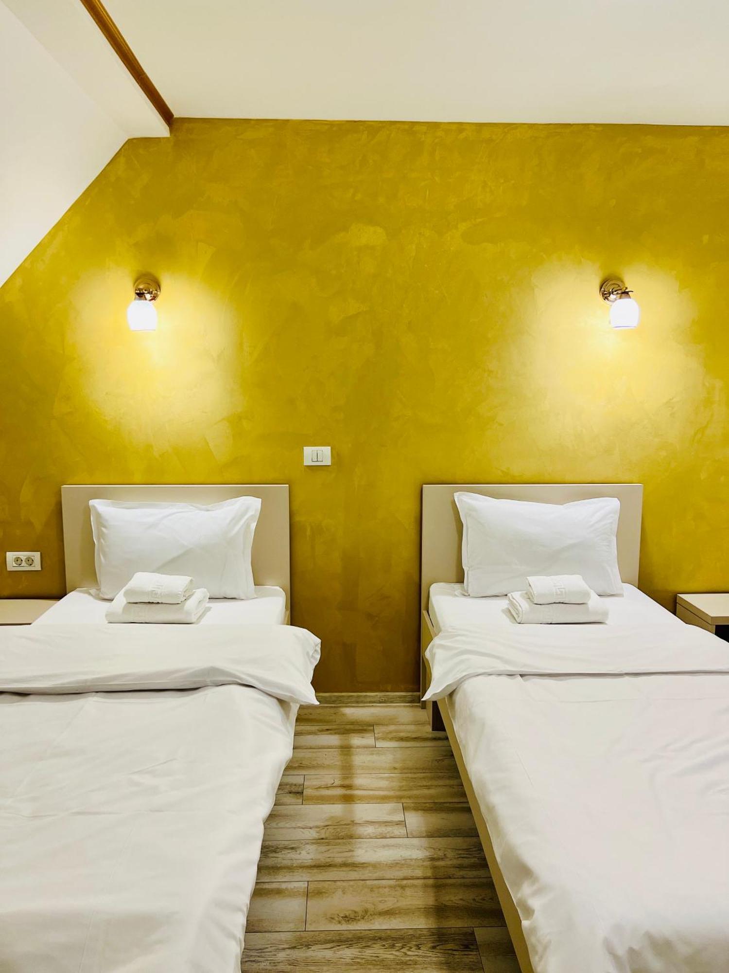 Hotel Marina srl Bucarest Esterno foto