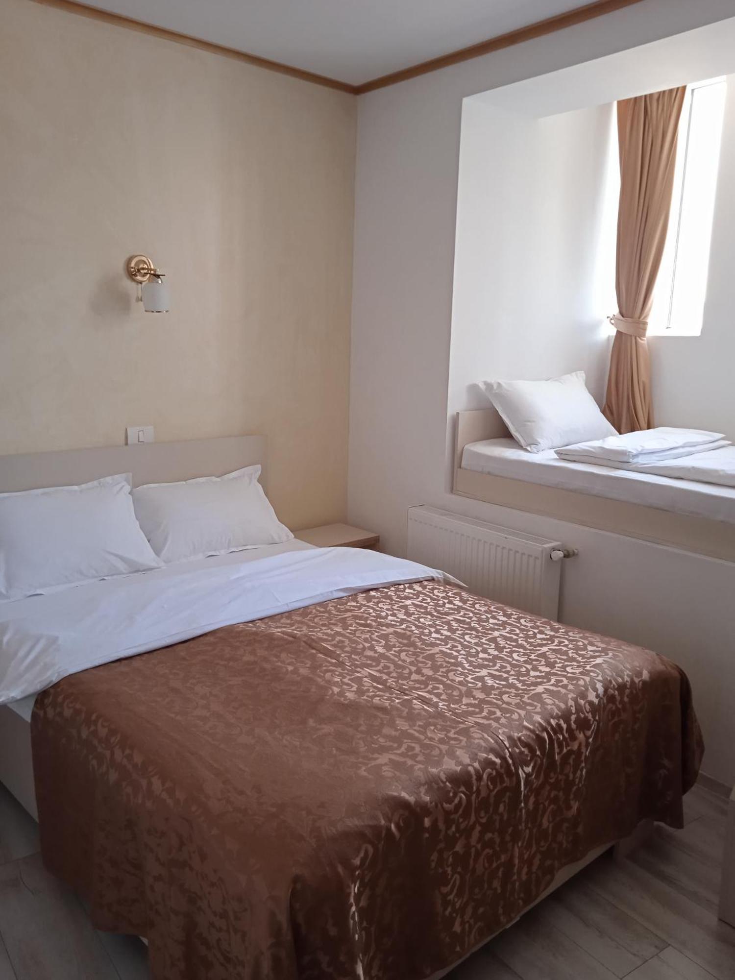 Hotel Marina srl Bucarest Esterno foto