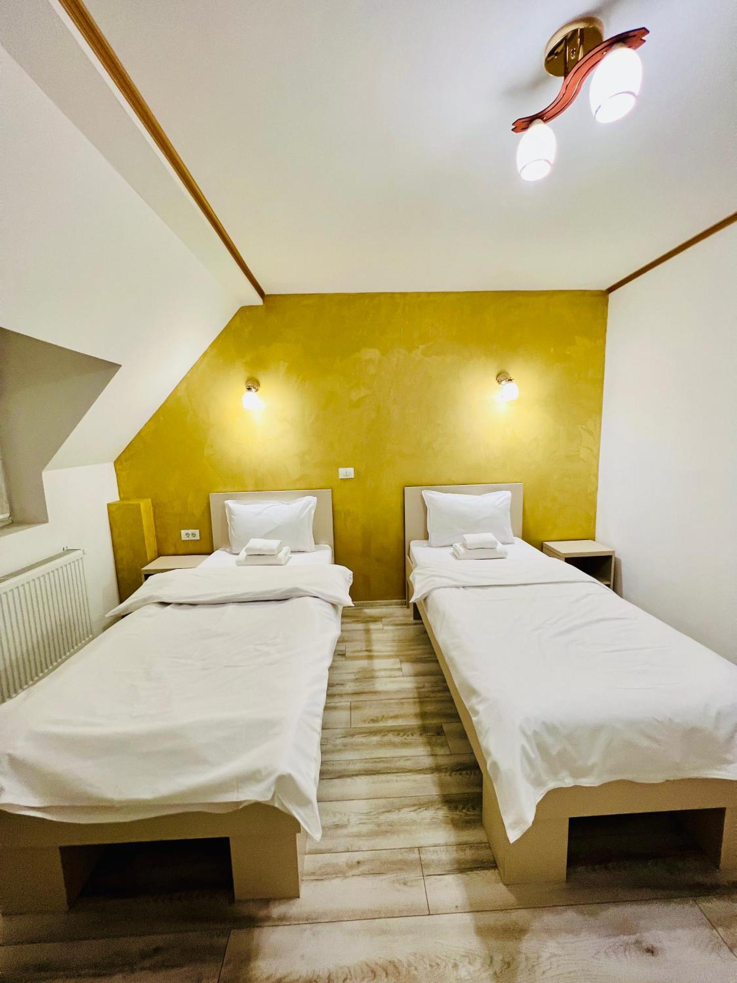 Hotel Marina srl Bucarest Esterno foto