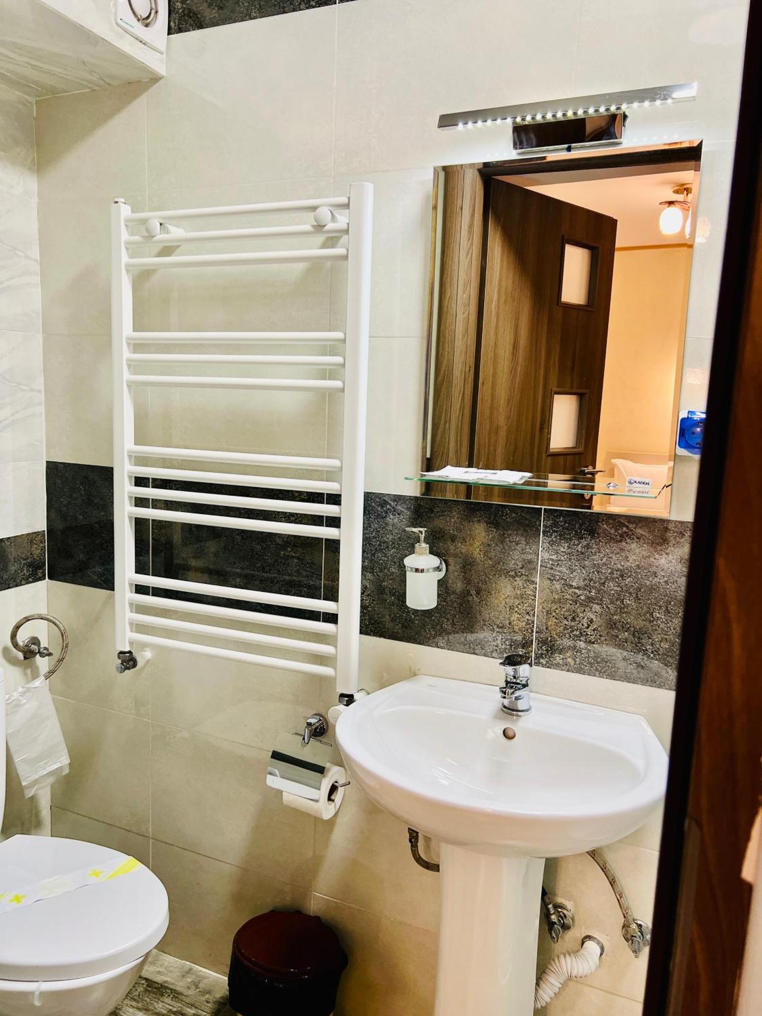 Hotel Marina srl Bucarest Esterno foto