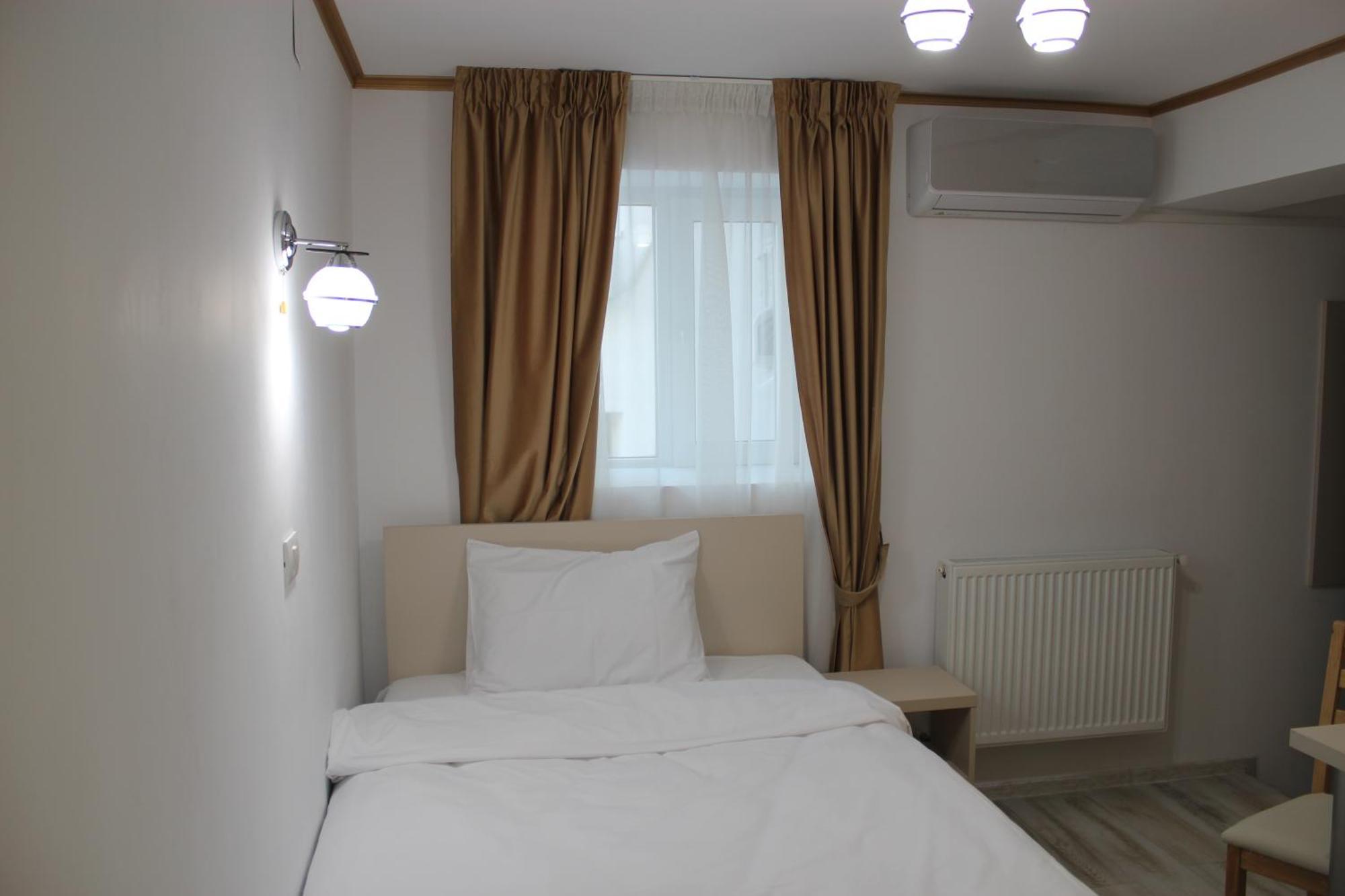 Hotel Marina srl Bucarest Esterno foto